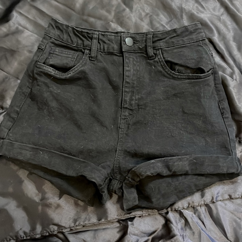 from cotton on size 6 high rise mom shorts 100% recycled plastic worn once